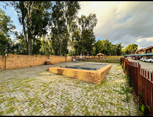 2 BEDROOM TOWNHOUSE FOR SALE IN MEREDALE
